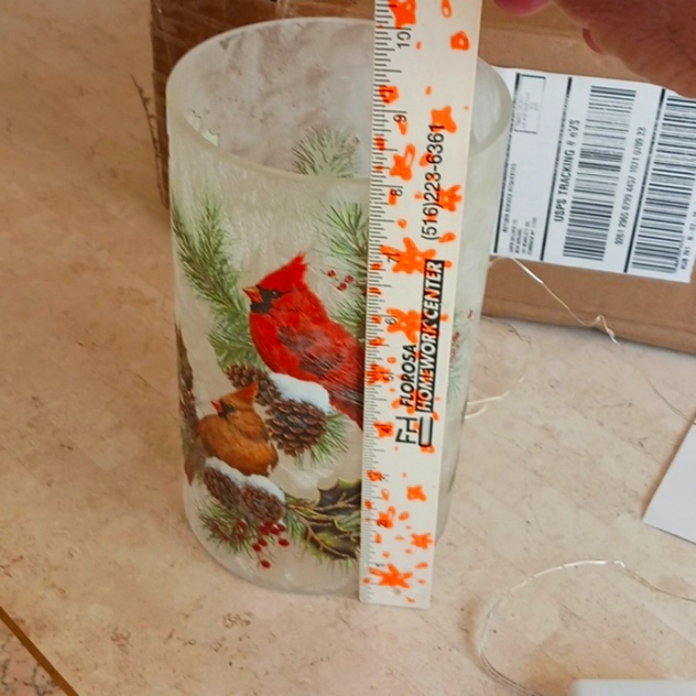 Holiday hurricane/vase 8" frosted glass w/ cardinals, by Valeri/Qvc,w-lights,New - Picture 10 of 16